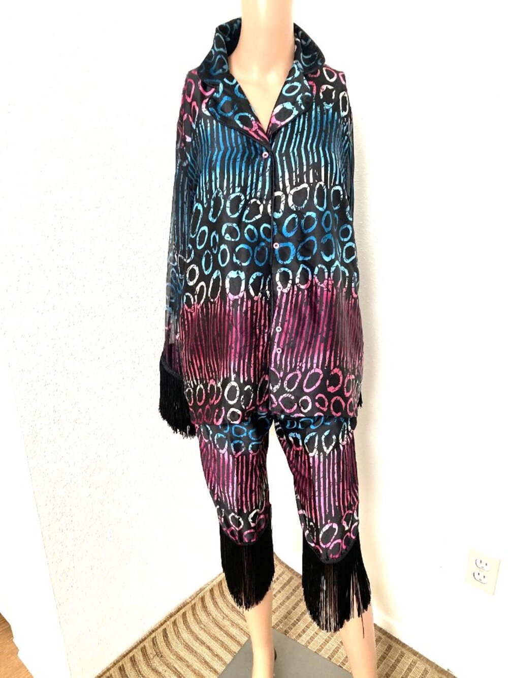 Women's Black Blue Pink Geometric Two Piece Crop Pants Set Fringe